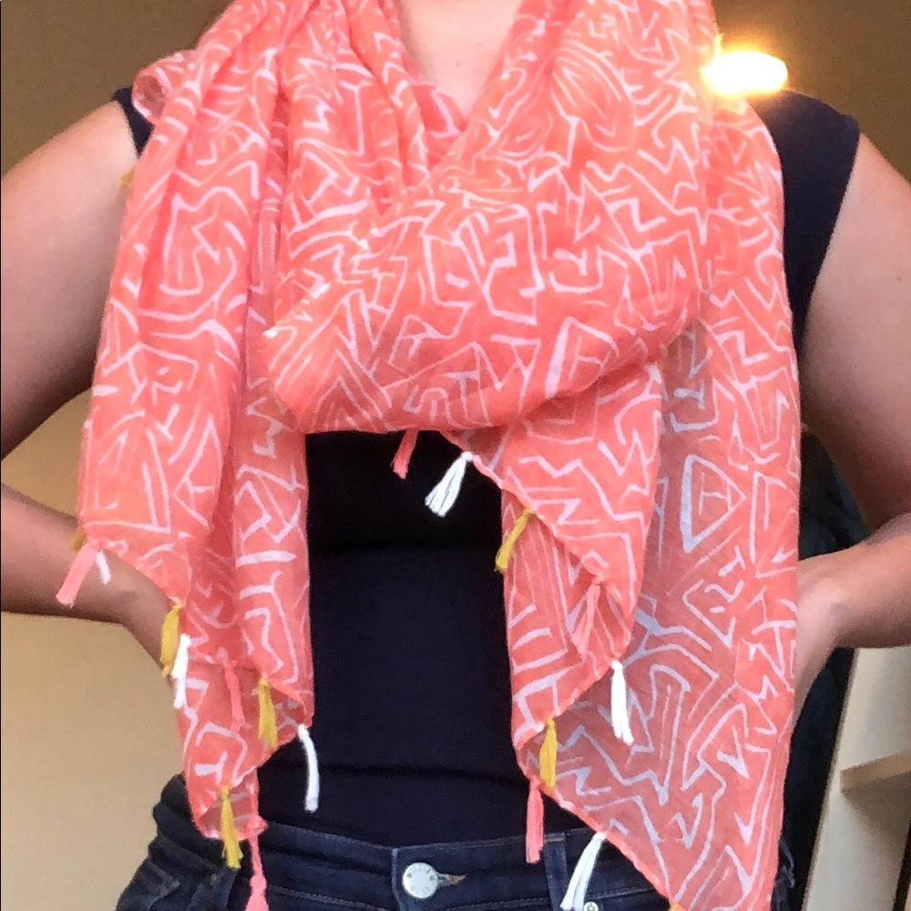 Abstract scarf with tassels